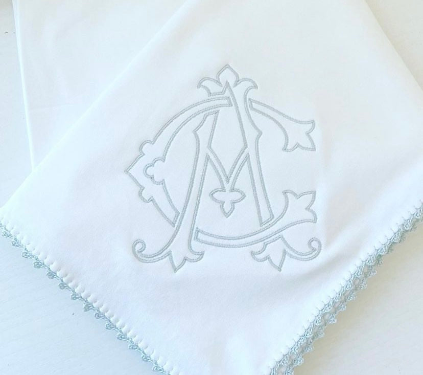 Monogram Chic Outline Font for Embroidery